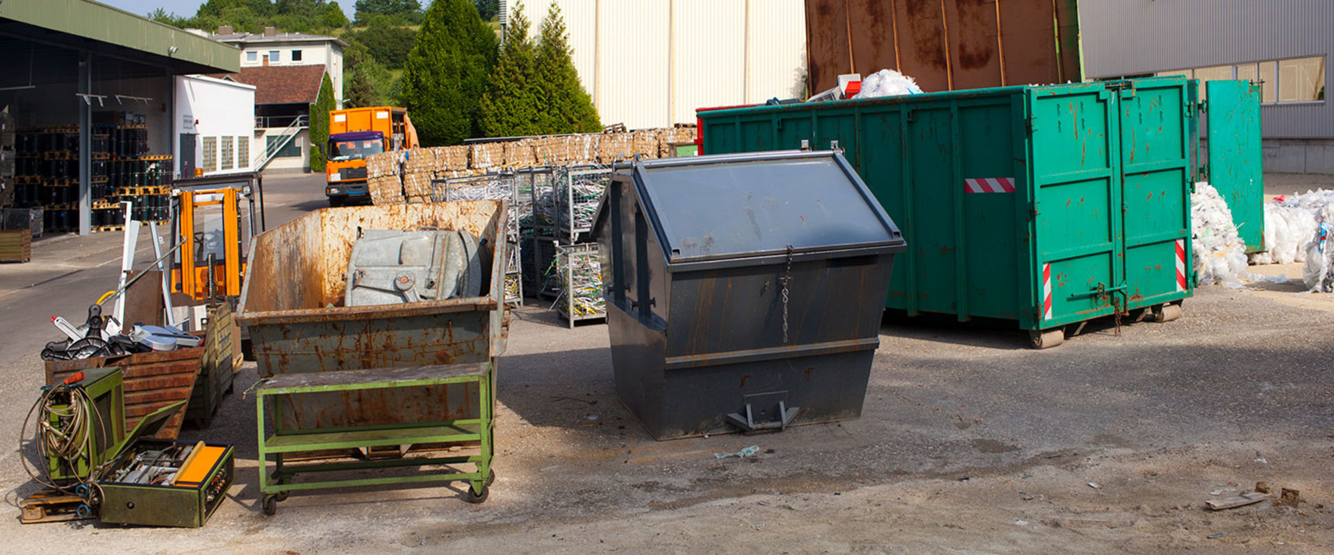 How are dumpster sizes measured?